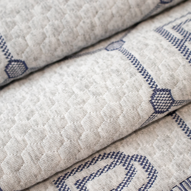 Fabraic Pillow um Thoirchis Graphene