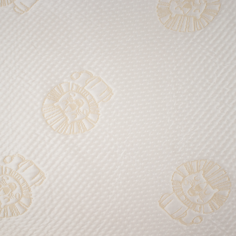 Fabraic Mat Fuarú Silk Oighear