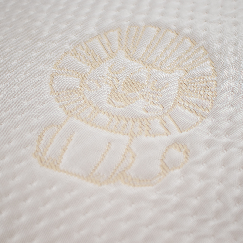 Fabraic Mat Fuarú Silk Oighear